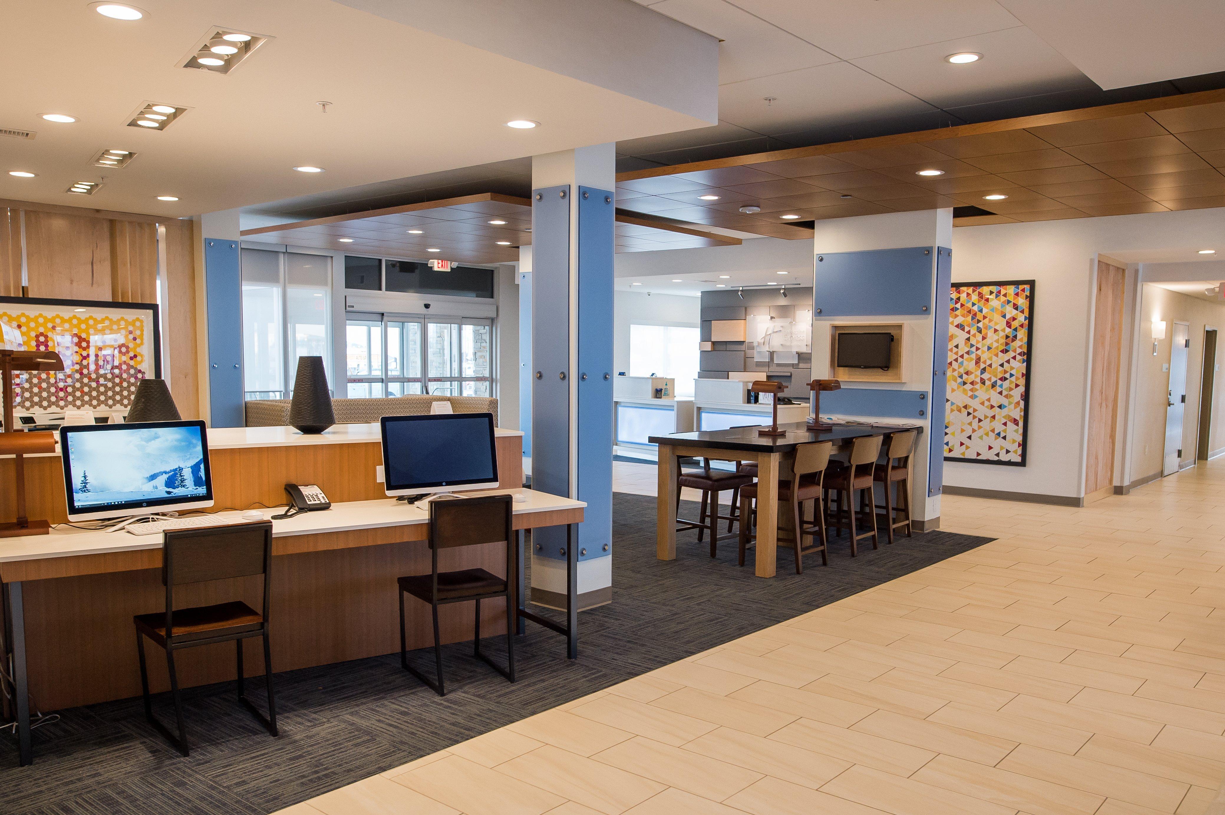 Holiday Inn Express & Suites - Marietta By Ihg Exterior foto